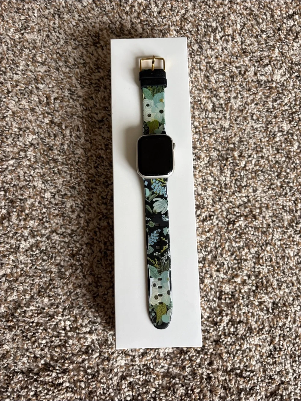 Apple Watch Series 7 Starlight Aluminum Case with Starlight Sport Band